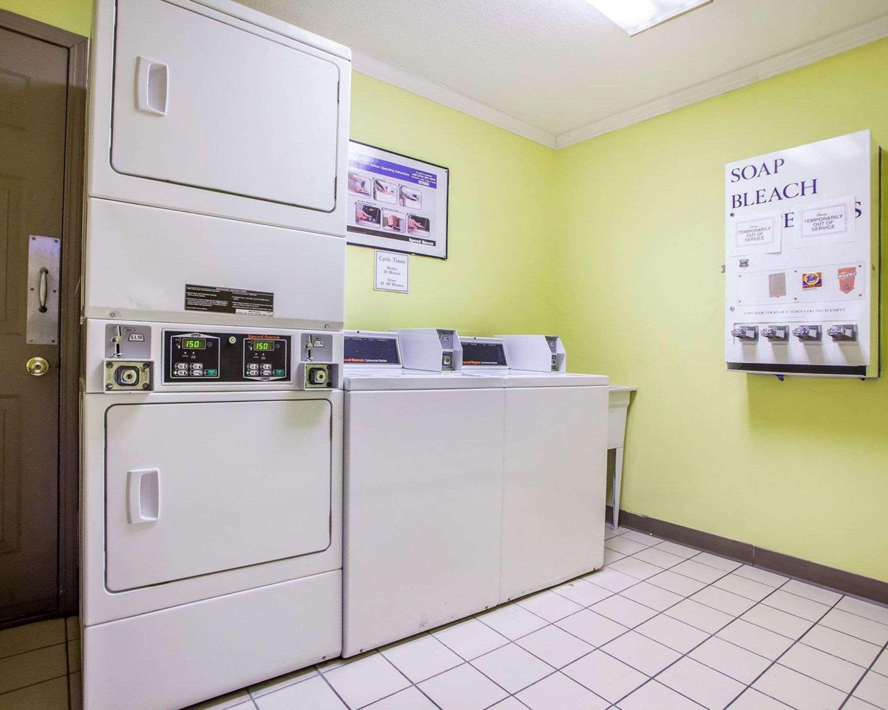 Quality Inn Airport Woodson Terrace Kültér fotó