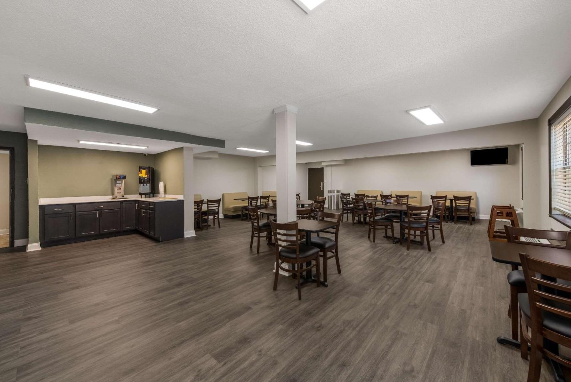 Quality Inn Airport Woodson Terrace Kültér fotó