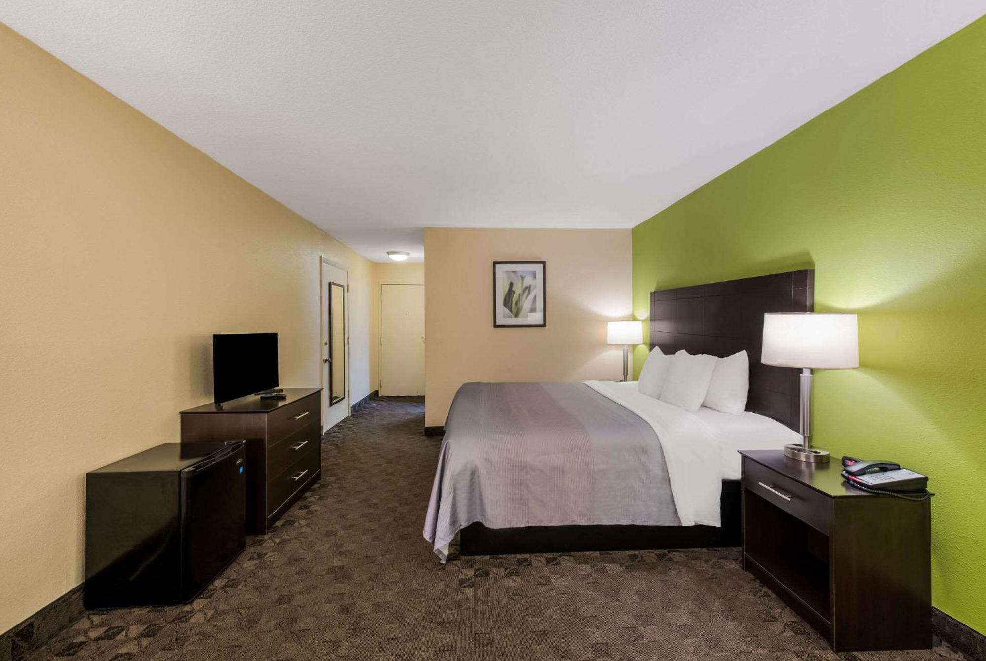 Quality Inn Airport Woodson Terrace Kültér fotó