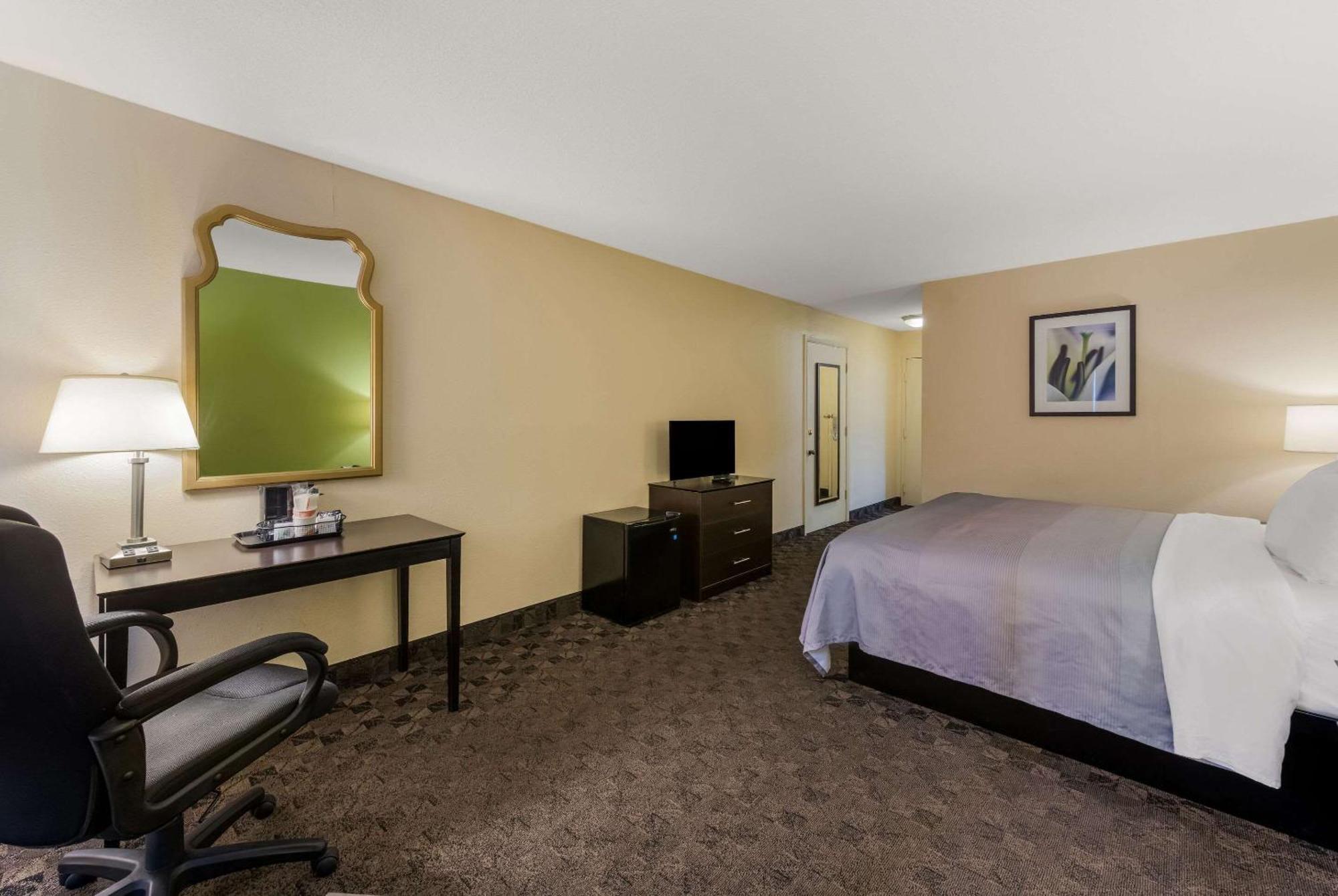 Quality Inn Airport Woodson Terrace Kültér fotó