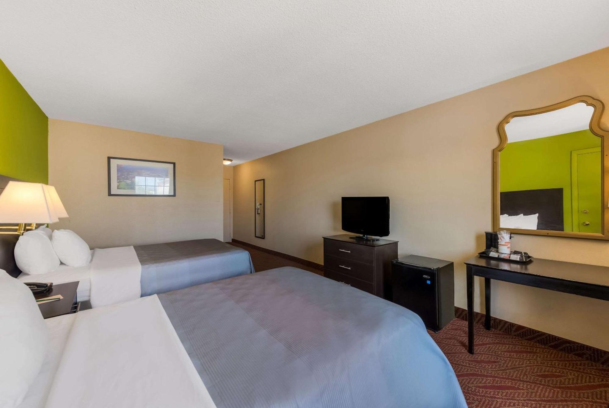 Quality Inn Airport Woodson Terrace Kültér fotó