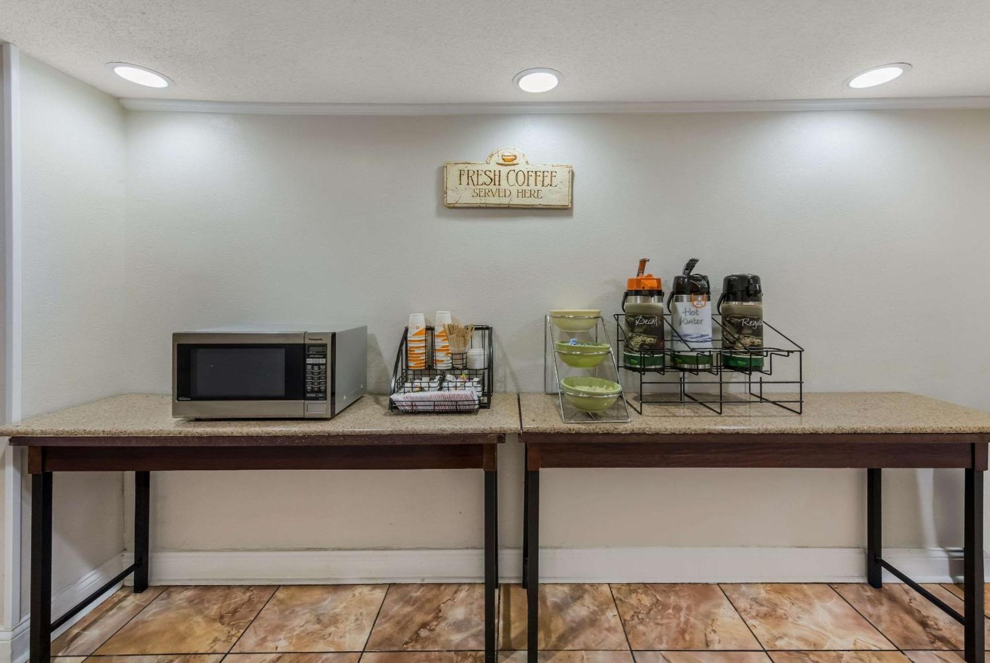Quality Inn Airport Woodson Terrace Kültér fotó