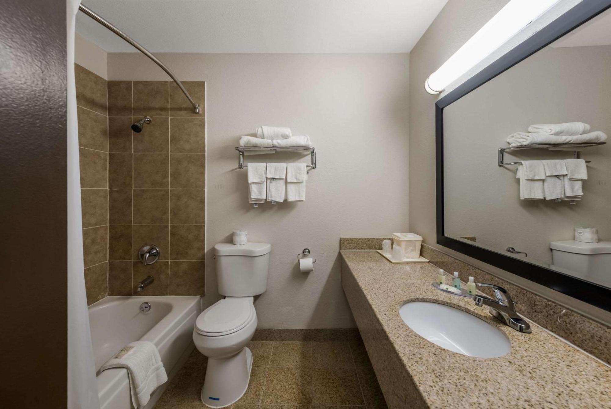 Quality Inn Airport Woodson Terrace Kültér fotó