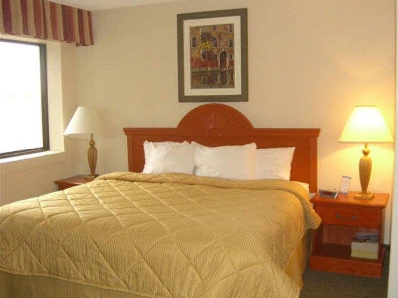 Quality Inn Airport Woodson Terrace Kültér fotó