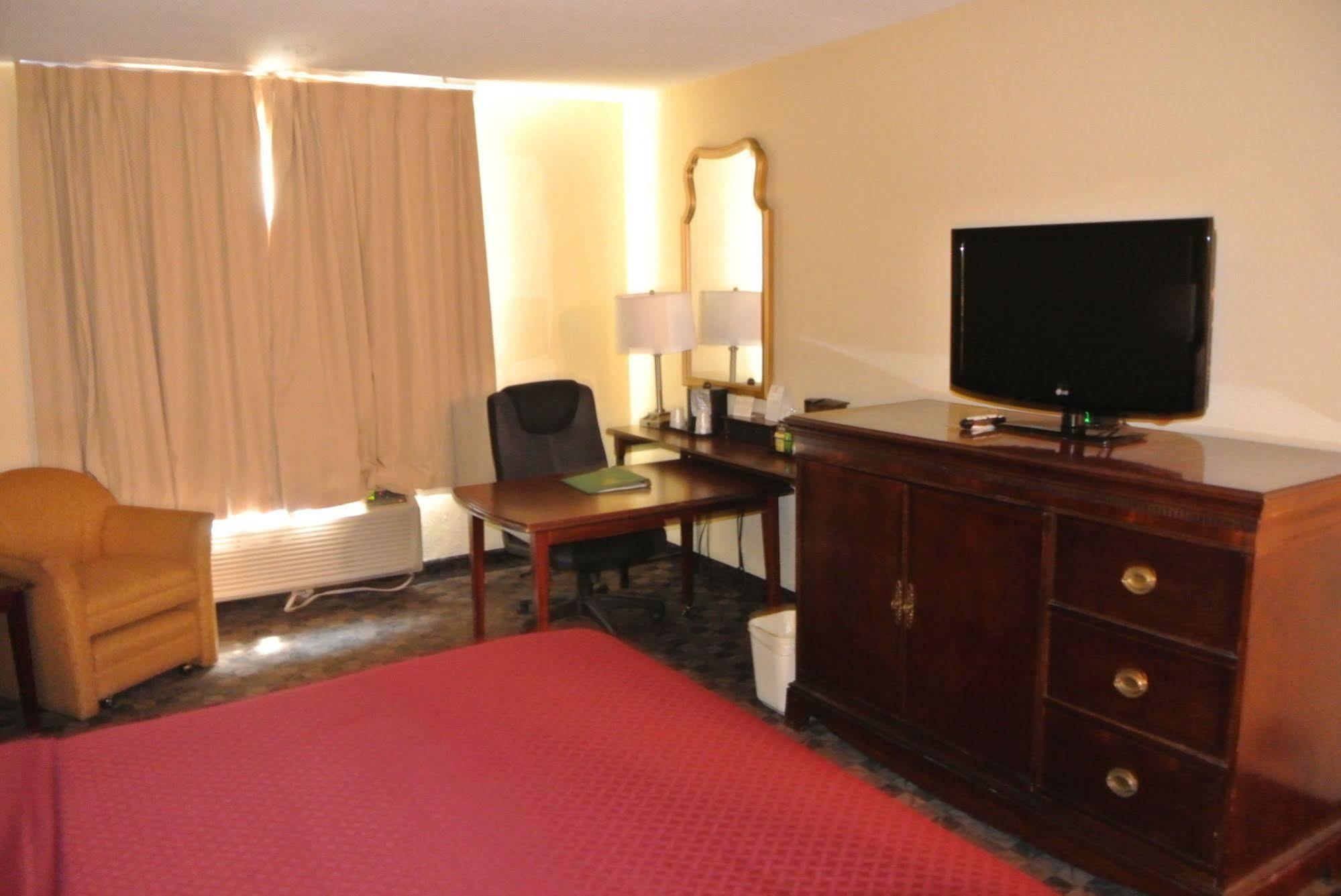 Quality Inn Airport Woodson Terrace Kültér fotó