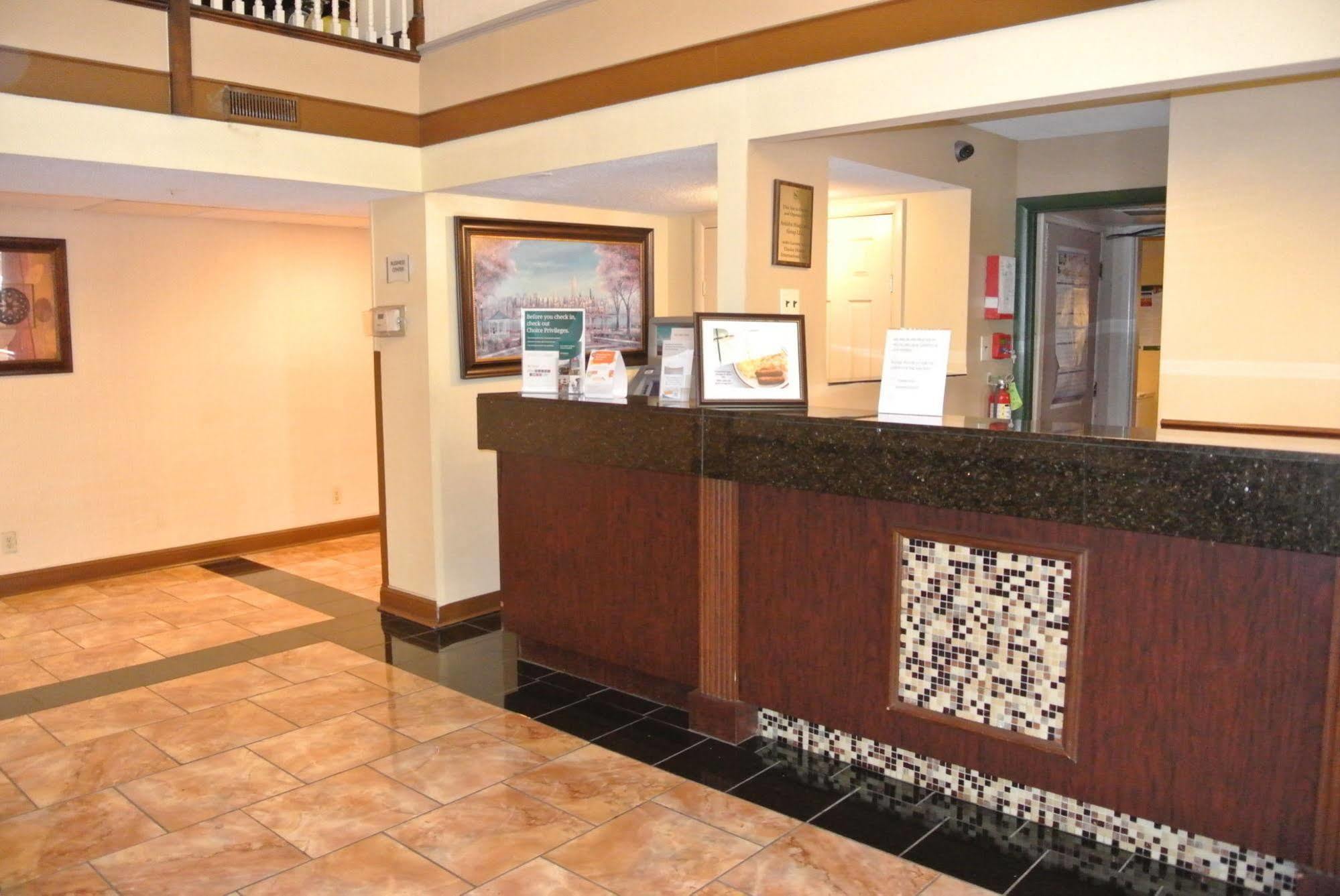 Quality Inn Airport Woodson Terrace Kültér fotó