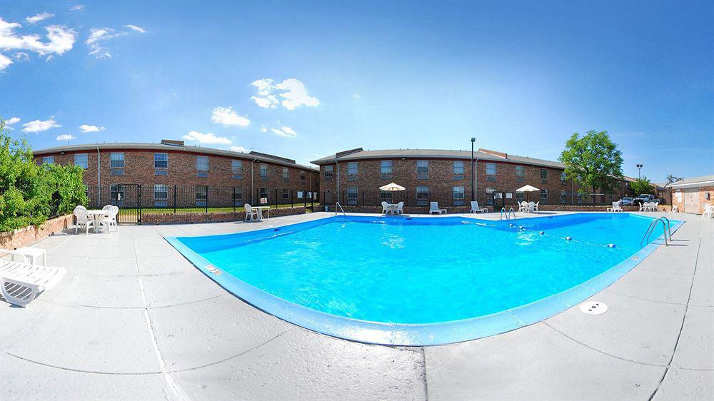 Quality Inn Airport Woodson Terrace Kültér fotó