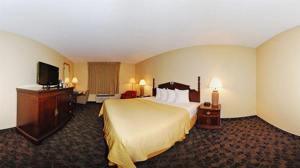 Quality Inn Airport Woodson Terrace Kültér fotó
