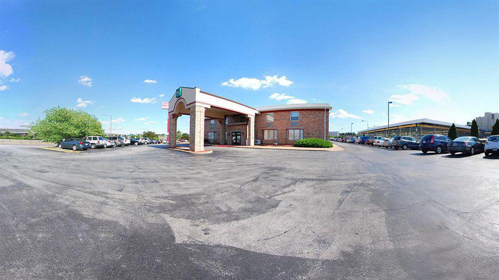 Quality Inn Airport Woodson Terrace Kültér fotó